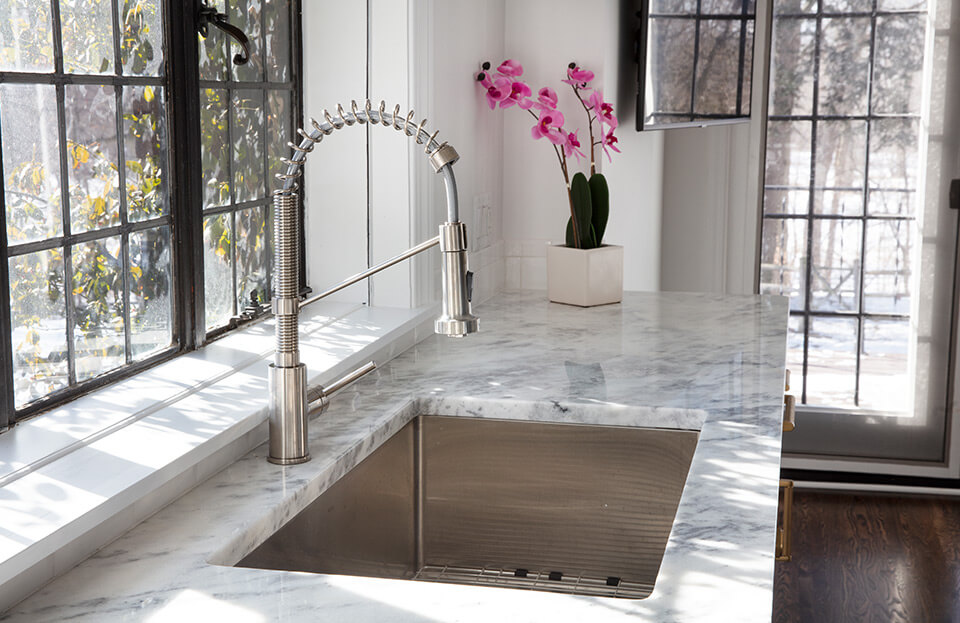 long necked faucet installed by a perrysburg kitchen remodeling contractor in a newly remodeled kitchen